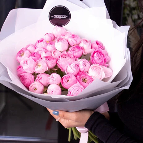 Букет из 35 ранункулюсов "Роузи" Grey