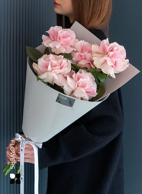 Букет из 5 французских роз "Пинк Мондиаль" Эквадор