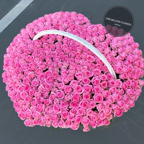 Сердце из 301 розовой розы Ревиваль