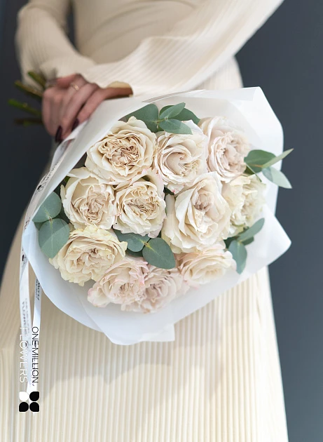 Букет из 11 пионовидных роз "Вестминстер Эбби" White