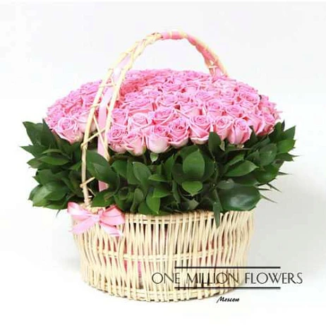 Корзина с 101 розой Ревиваль